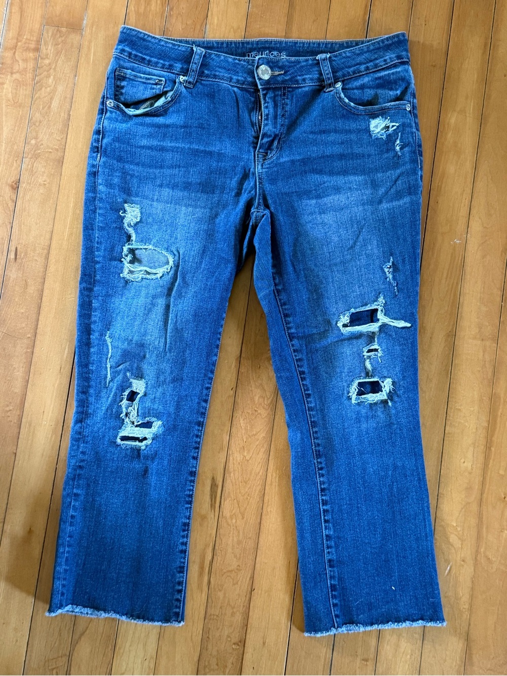 Maurices Women's Medium Blue Distressed Straight Leg Capris